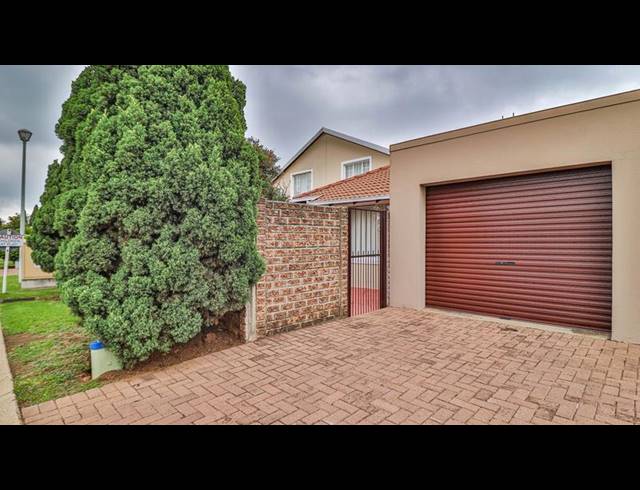 3 BEDROOM CLUSTER FOR SALE IN EDEN GLEN